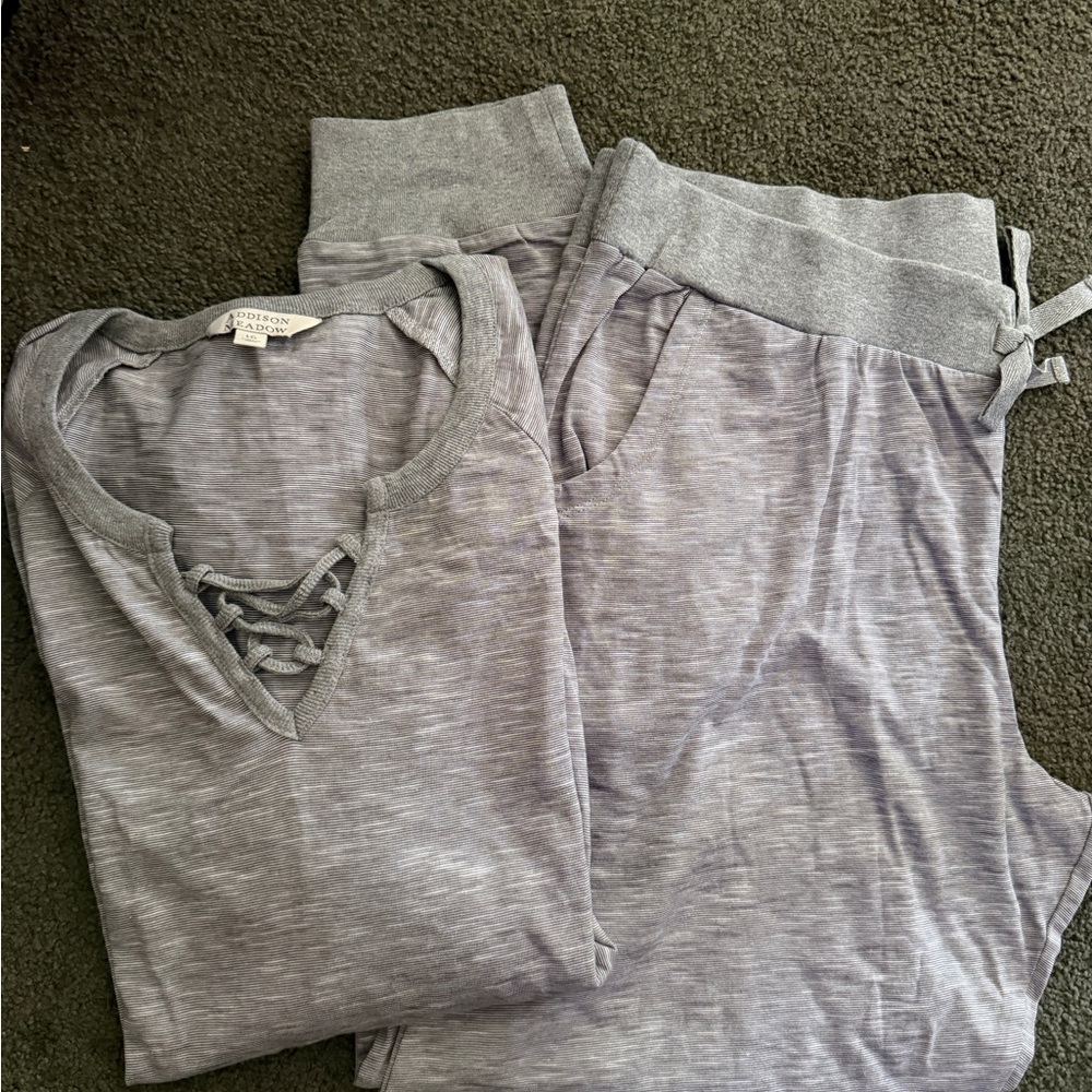 Gibson Women's Gray Lace-Up 2 piece Pajama Set size Large comfortable‎